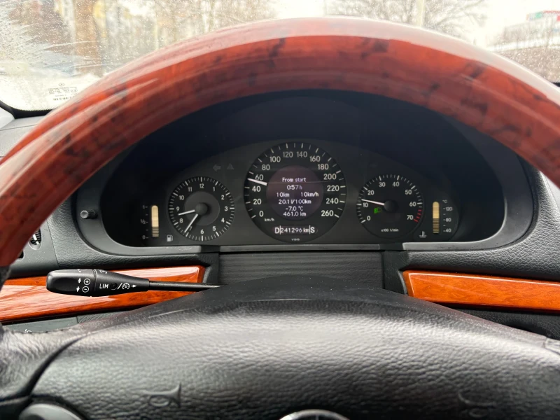 Mercedes-Benz E 280 7G Tronic, снимка 9 - Автомобили и джипове - 53111318