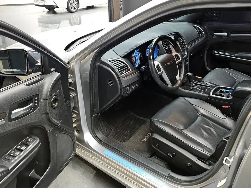 Chrysler 300c 3.0D - САМО 30% АВАНС, снимка 12 - Автомобили и джипове - 55991303