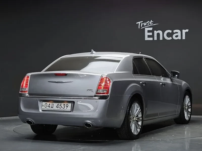 Chrysler 300c 3.0D - САМО 30% АВАНС, снимка 2 - Автомобили и джипове - 55991303