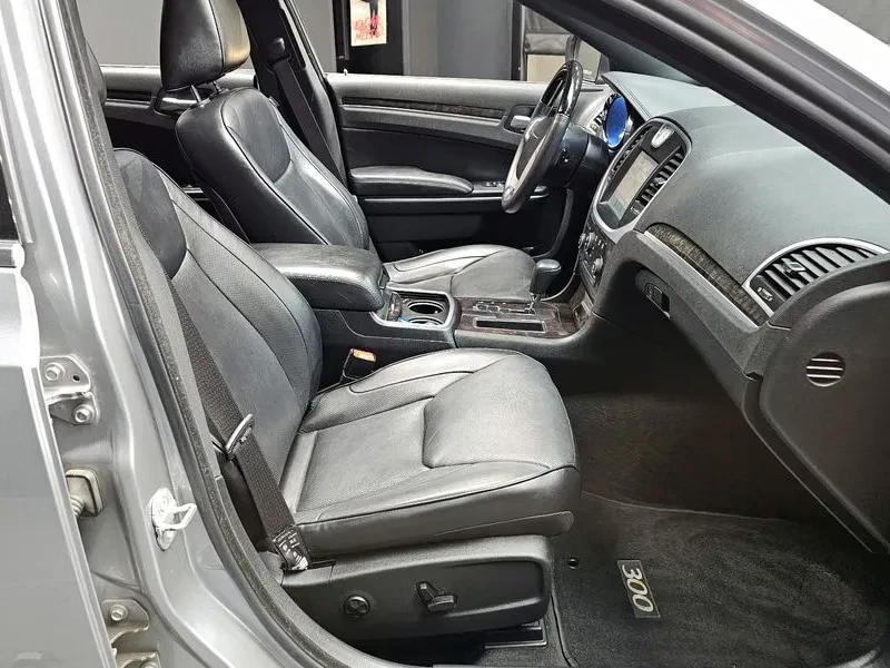 Chrysler 300c 3.0D - САМО 30% АВАНС, снимка 10 - Автомобили и джипове - 55991303