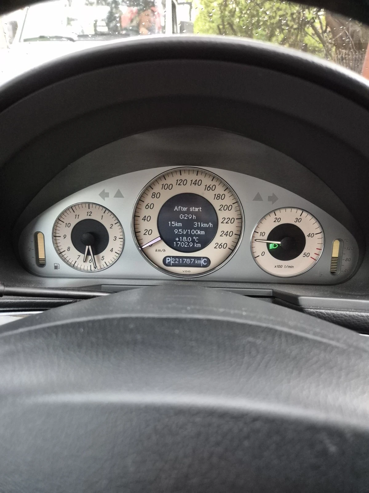 Mercedes-Benz E 320  - изображение 3