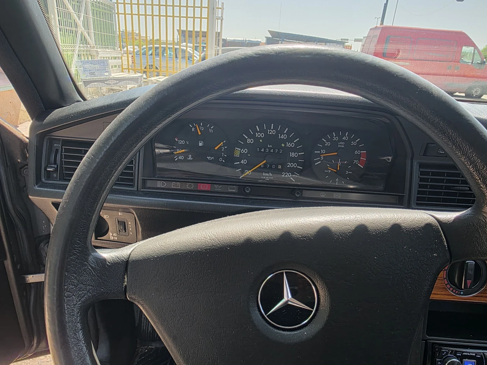 Mercedes-Benz 190  - изображение 6
