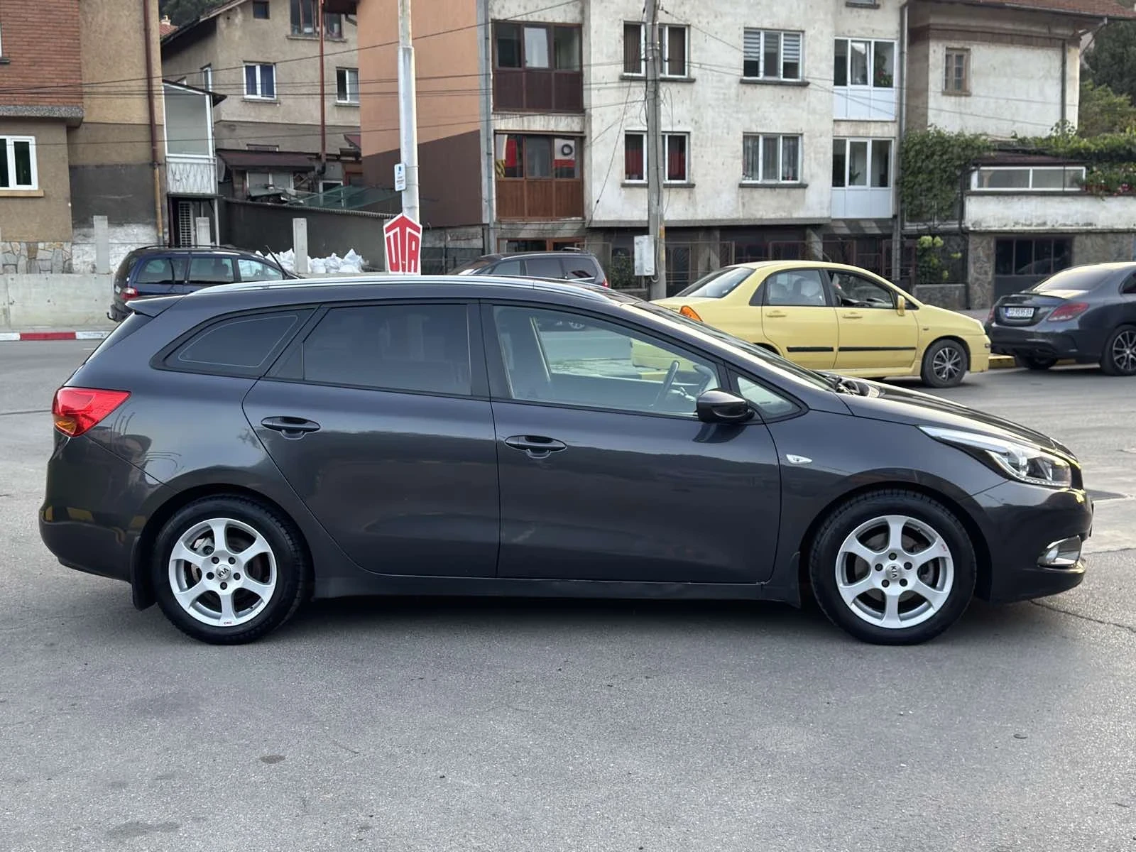 Kia Ceed 1.6CRDi Климатроник* EURO 5 - изображение 6
