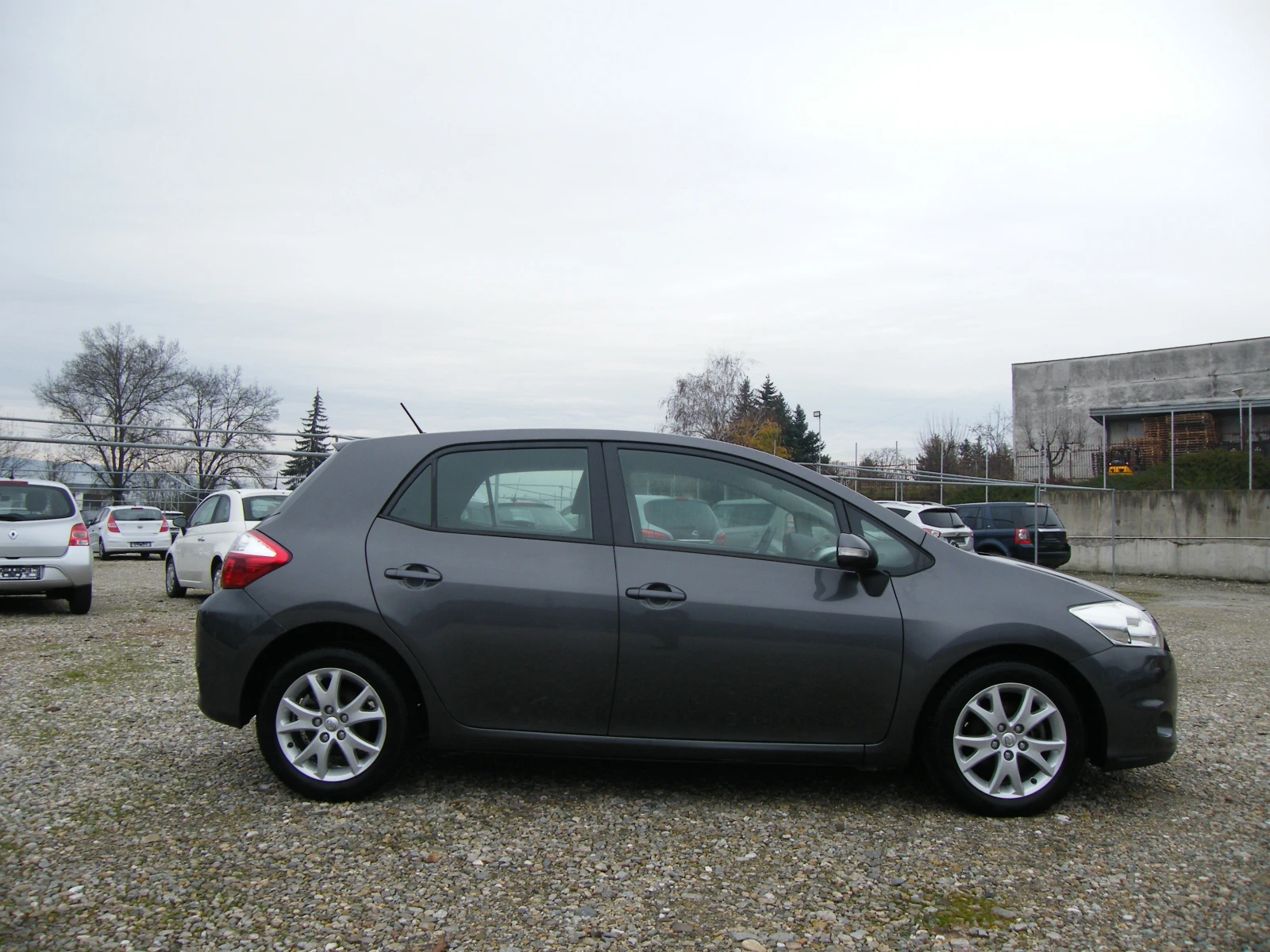 Toyota Auris 1.4D-4D 112000km. - изображение 3