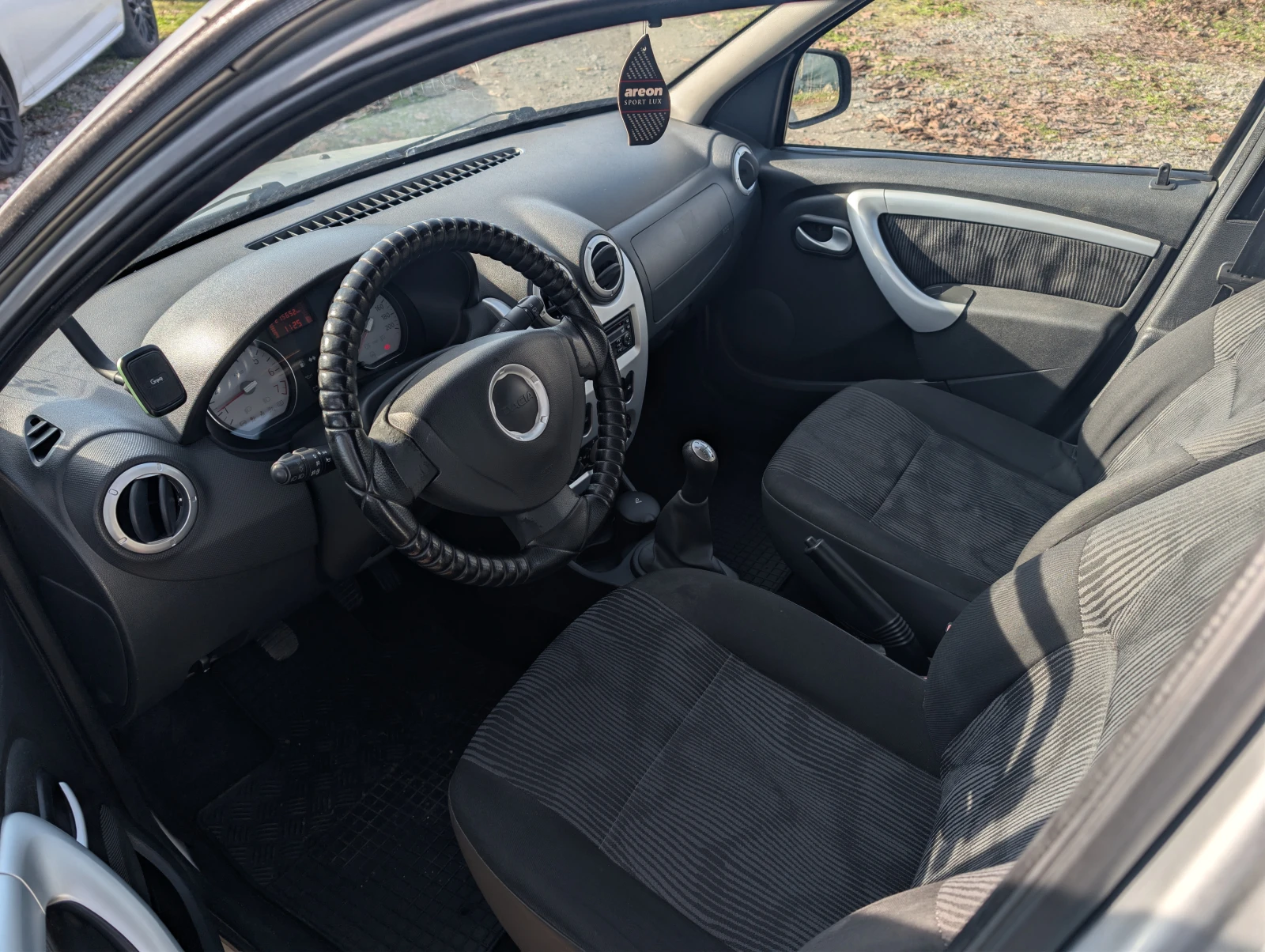 Dacia Logan 1.6i 7 места - изображение 7