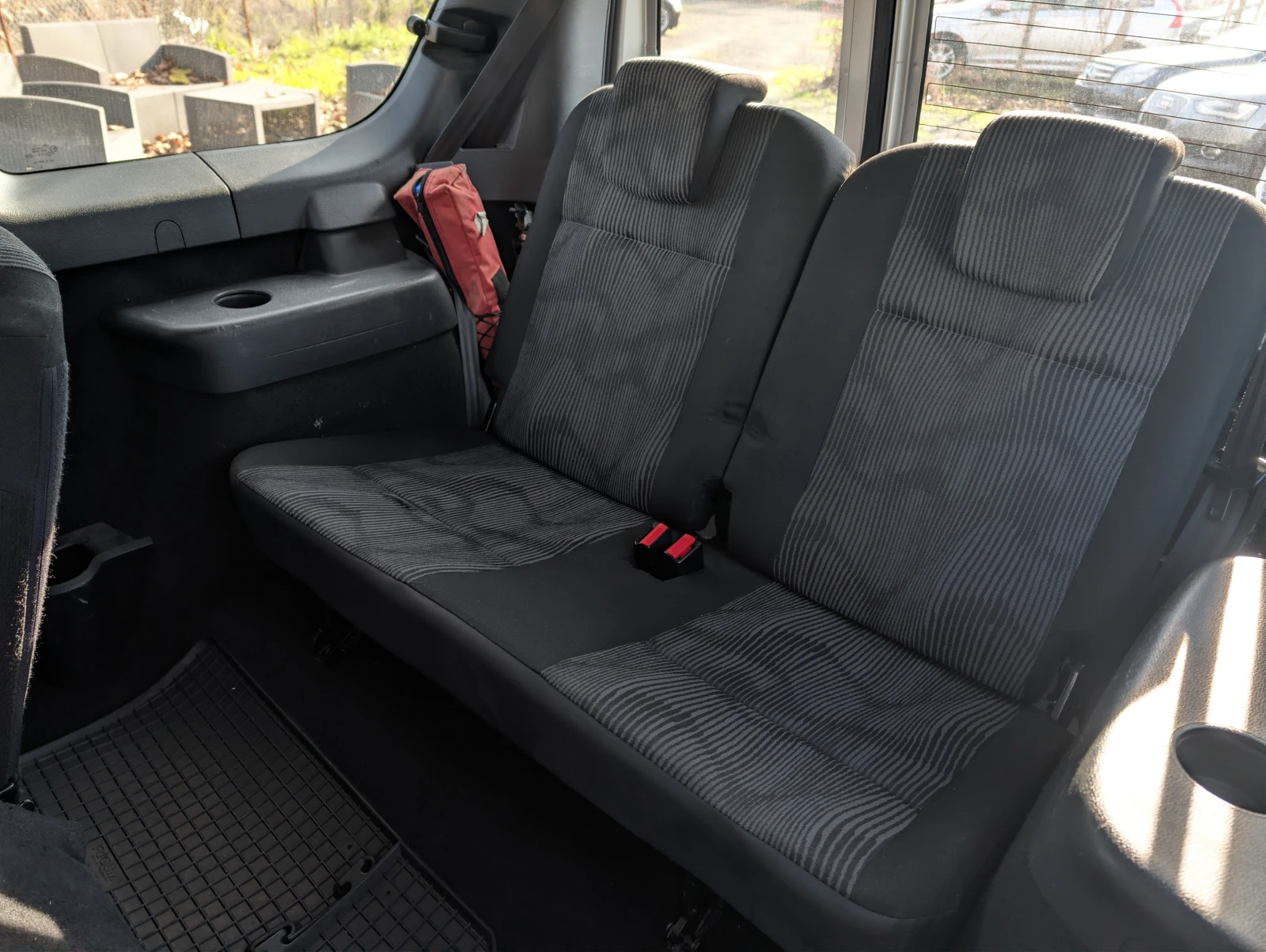 Dacia Logan 1.6i 7 ����� | Mobile.bg � ����������� 12