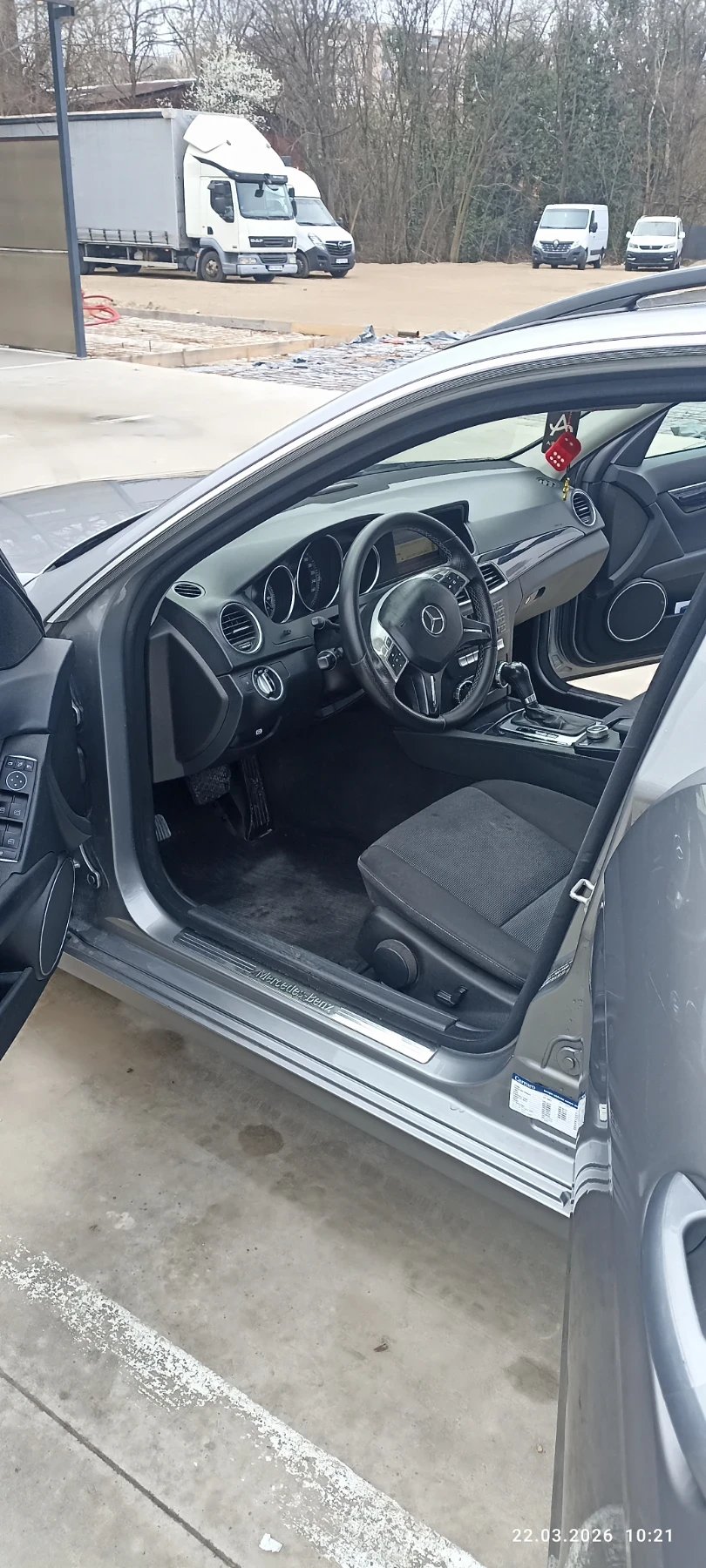 Mercedes-Benz C 220, снимка 2 - Автомобили и джипове - 53988581