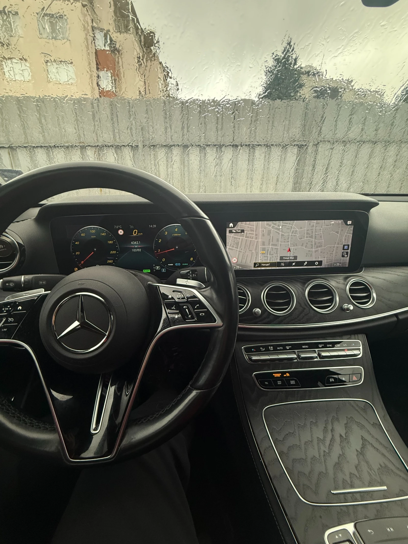 Mercedes-Benz E 200, снимка 4 - Автомобили и джипове - 54080928