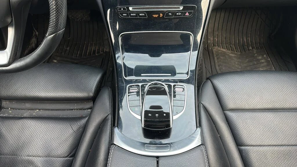 Mercedes-Benz C 300 4MATIC* AMG* ПАНОРАМА* ПОДГРЕВ* КАМЕРА* МЪРТВА ТОЧ, снимка 15 - Автомобили и джипове - 54224459