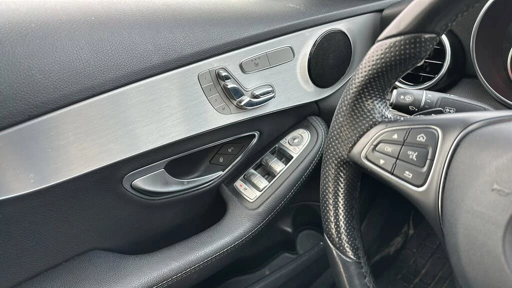 Mercedes-Benz C 300 4MATIC* AMG* ПАНОРАМА* ПОДГРЕВ* КАМЕРА* МЪРТВА ТОЧ, снимка 9 - Автомобили и джипове - 54224459