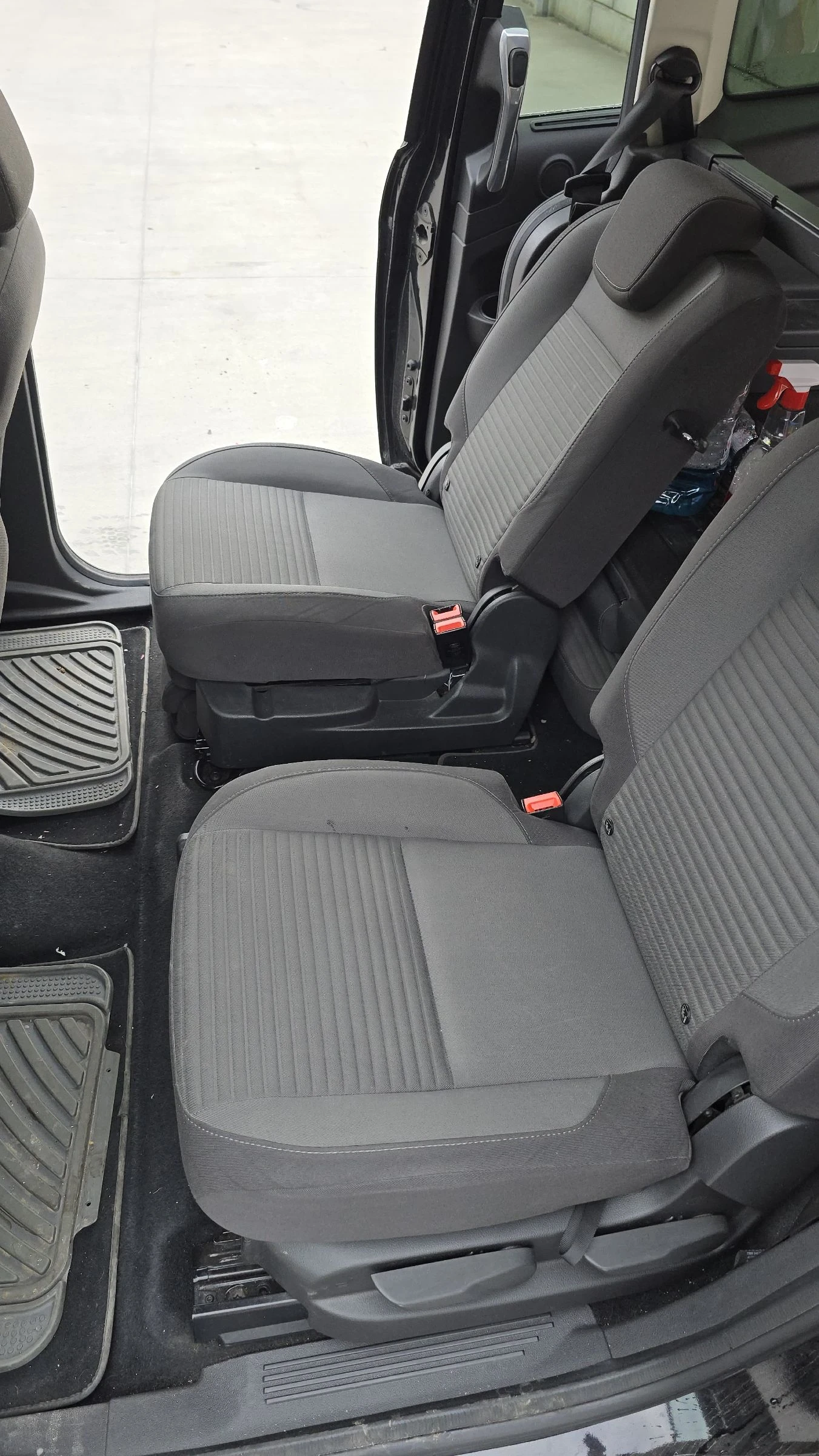 Ford Grand C-Max 2.0 TDCi, снимка 13 - Автомобили и джипове - 54547862