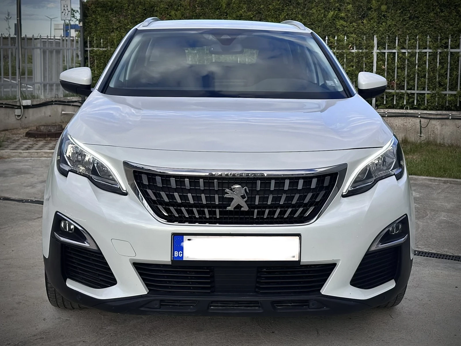 Peugeot 3008 1.2 Бензин * Серв.история* Регистриран* CarPlay, снимка 3 - Автомобили и джипове - 54674716