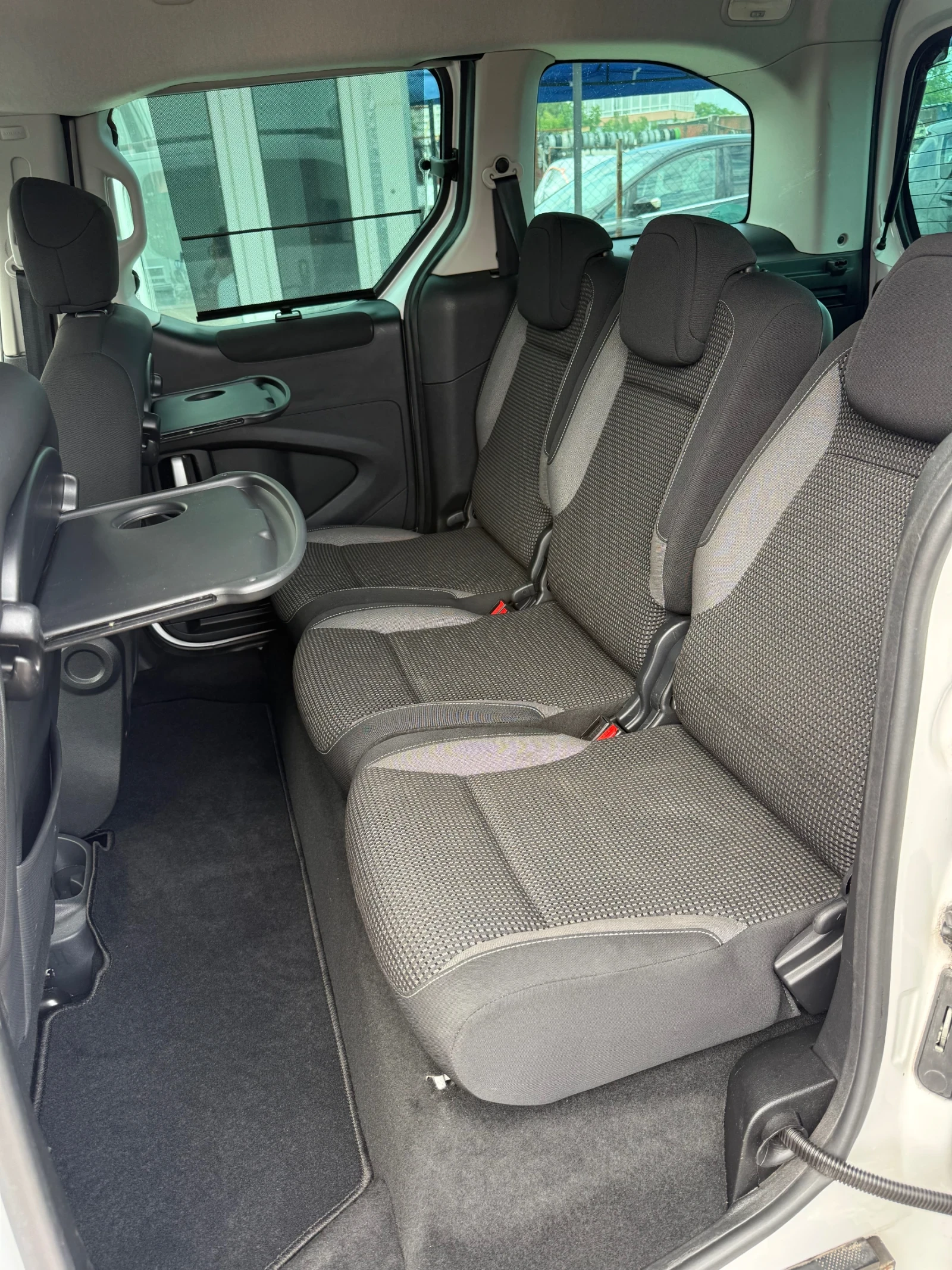 Peugeot Partner 1.6HDI  Euro6   Швейцария , снимка 12 - Автомобили и джипове - 55142675