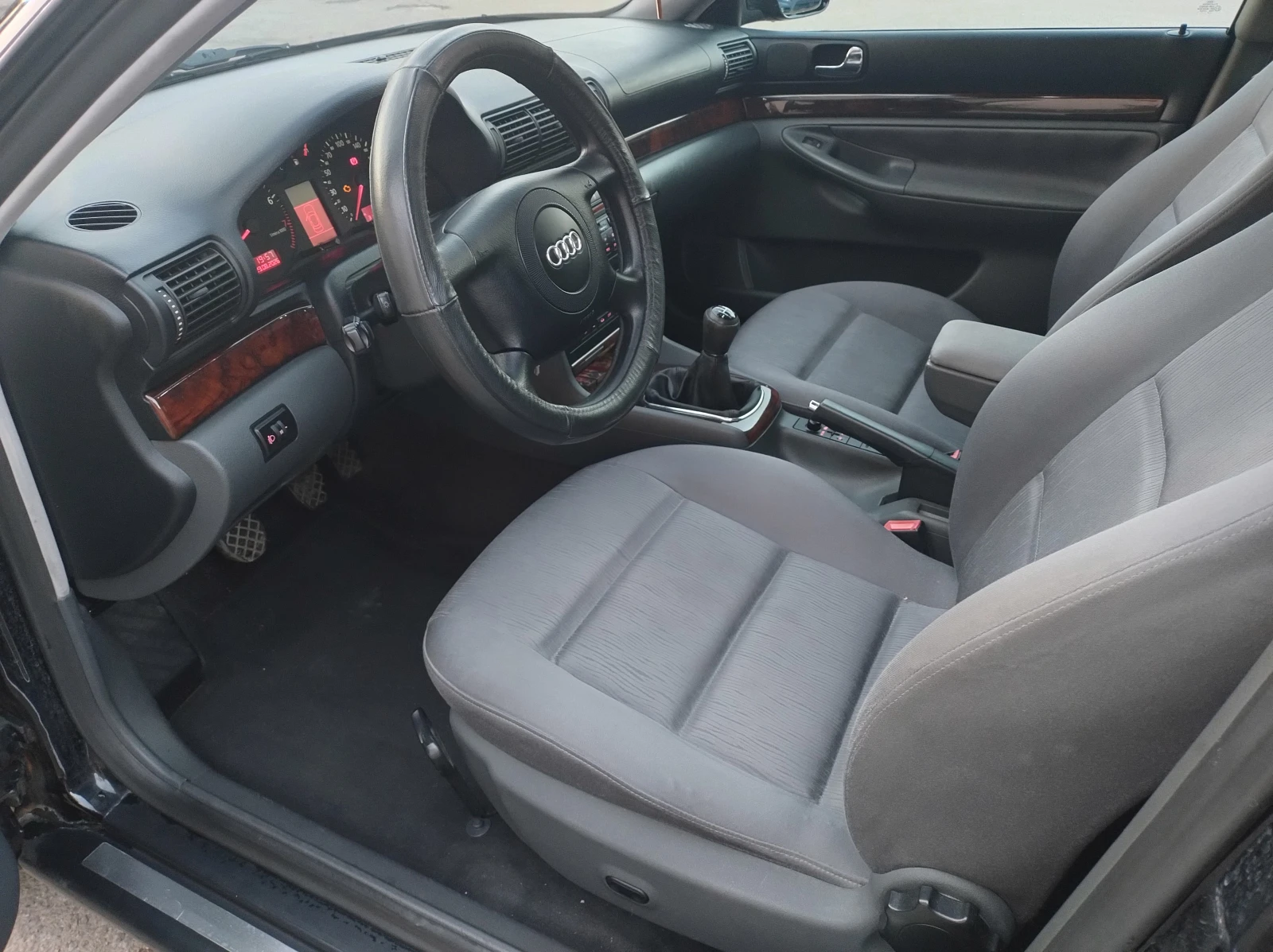 Audi A4 1.8 T, снимка 14 - Автомобили и джипове - 55398286