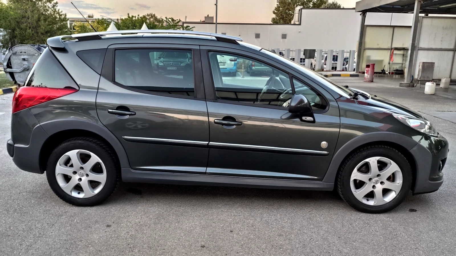 Peugeot 207 SW 1.6hdi Outdoor, снимка 4 - Автомобили и джипове - 55607530