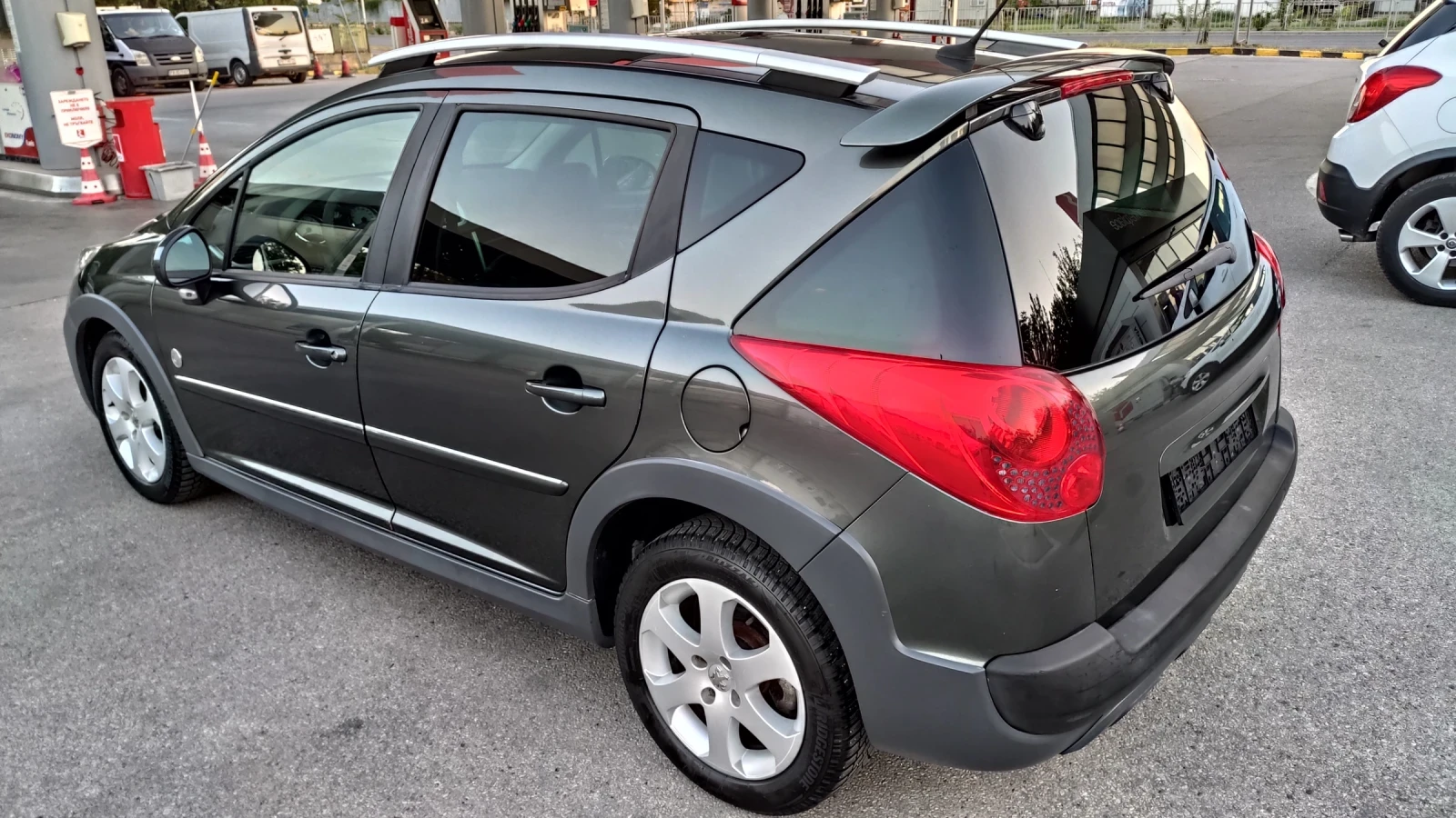 Peugeot 207 SW 1.6hdi Outdoor, снимка 6 - Автомобили и джипове - 55607530