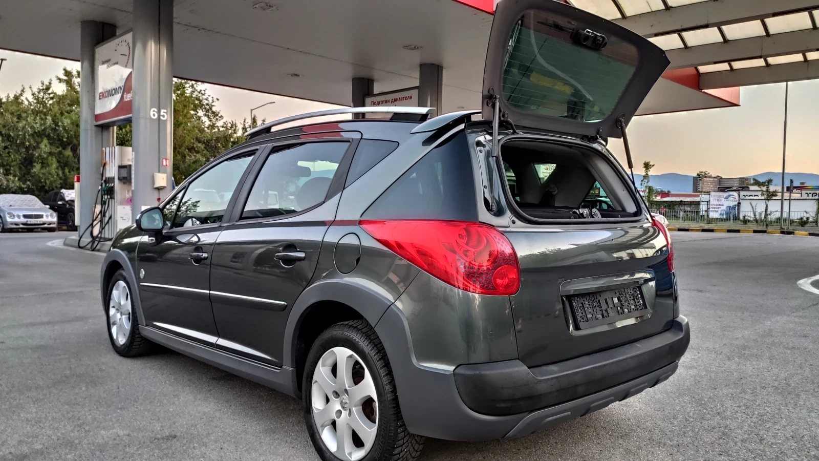 Peugeot 207 SW 1.6hdi Outdoor, снимка 7 - Автомобили и джипове - 55607530