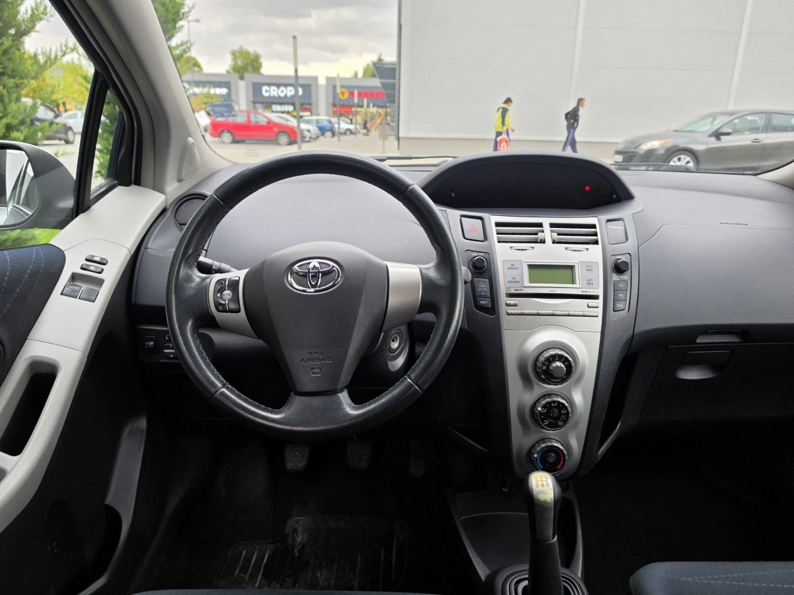 Toyota Yaris, снимка 14 - Автомобили и джипове - 56297177