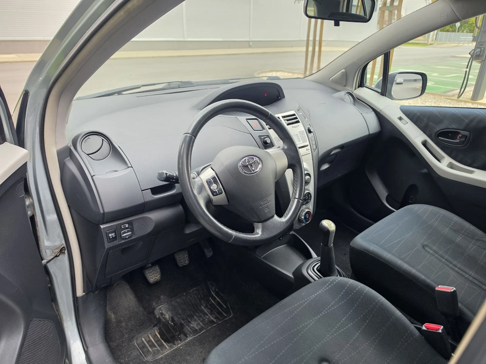Toyota Yaris, снимка 13 - Автомобили и джипове - 56297177