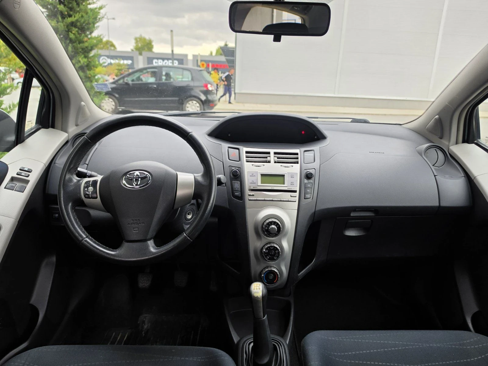 Toyota Yaris, снимка 12 - Автомобили и джипове - 56297177
