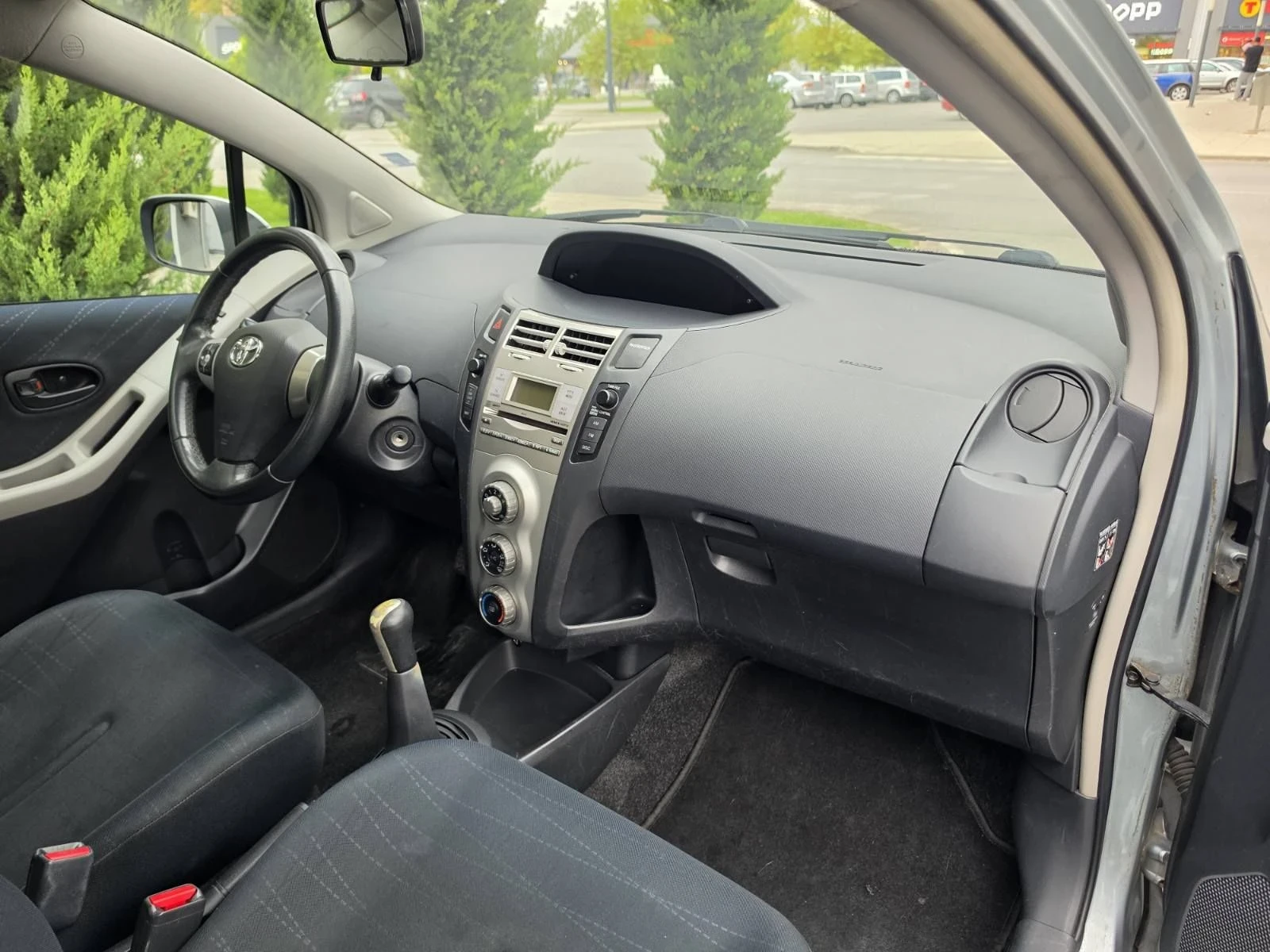 Toyota Yaris, снимка 15 - Автомобили и джипове - 56297177