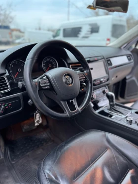 VW Touareg 3.0 TDI Bluemotion * Алкантара* Кожен салон* Пружи, снимка 9