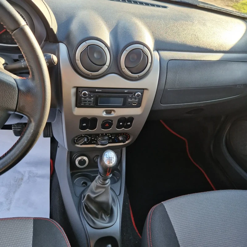 Dacia Duster 1.5DCI 4x4, снимка 9 - Автомобили и джипове - 52642034