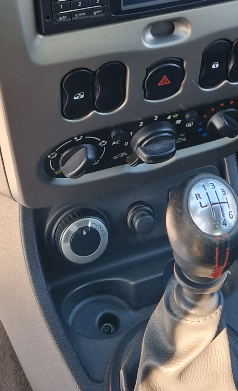 Dacia Duster 1.5DCI 4x4, снимка 10 - Автомобили и джипове - 52642034