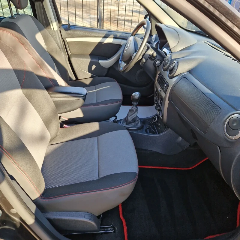 Dacia Duster 1.5DCI 4x4, снимка 11 - Автомобили и джипове - 52642034