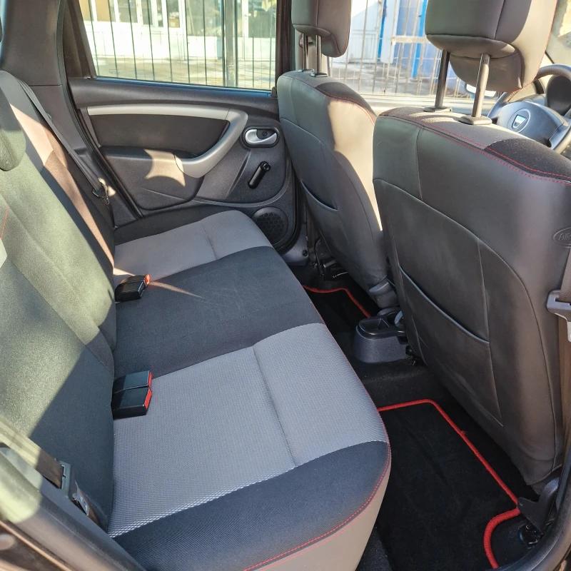 Dacia Duster 1.5DCI 4x4, снимка 13 - Автомобили и джипове - 52642034