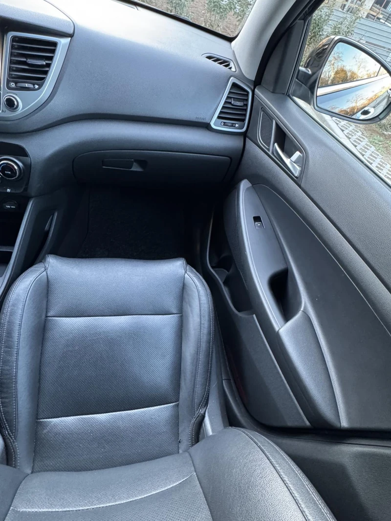Hyundai Tucson CRDI 4WD, снимка 17 - Автомобили и джипове - 53326700