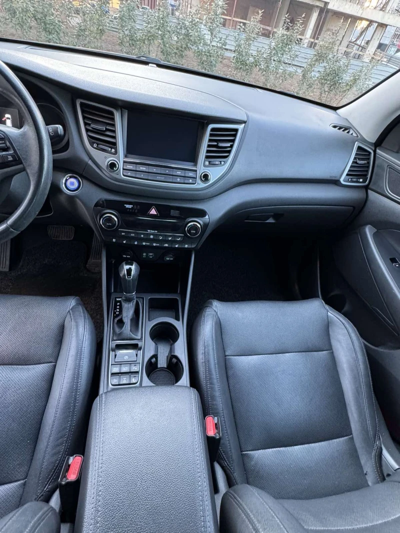 Hyundai Tucson CRDI 4WD, снимка 9 - Автомобили и джипове - 53326700