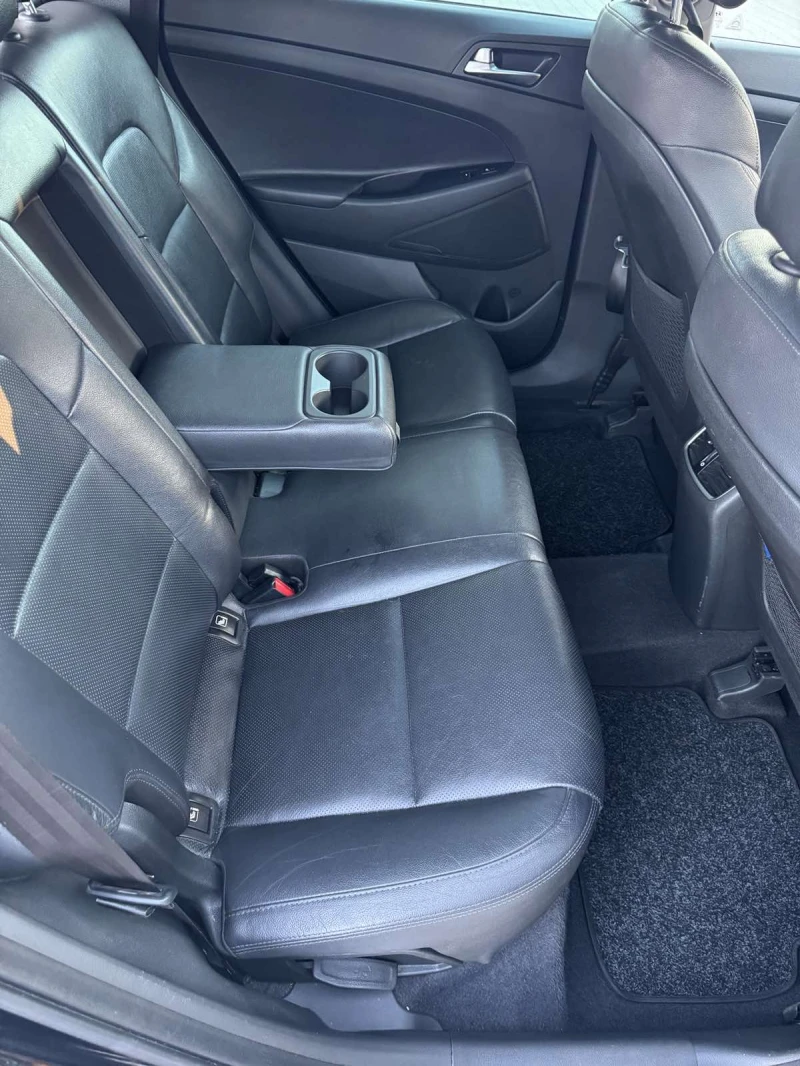 Hyundai Tucson CRDI 4WD, снимка 13 - Автомобили и джипове - 53326700