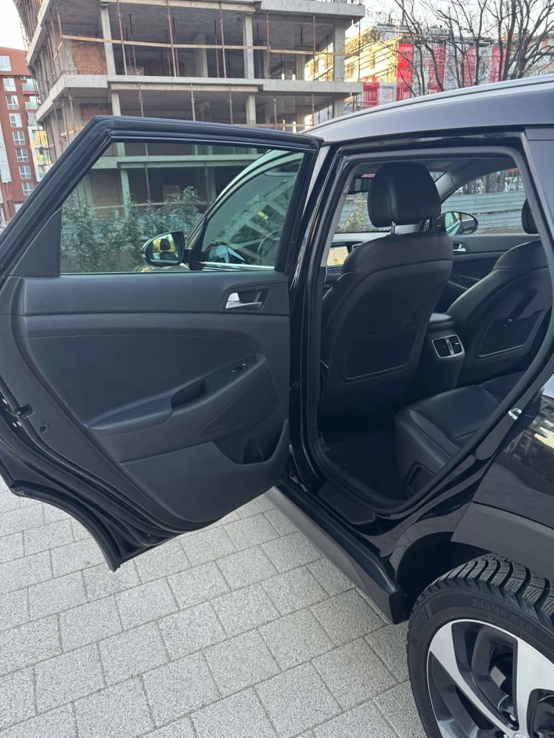 Hyundai Tucson CRDI 4WD, снимка 14 - Автомобили и джипове - 53326700