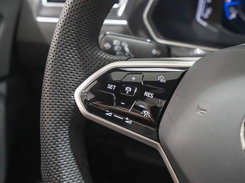 VW Tiguan R-Line * Крайна Цена* , снимка 9 - Автомобили и джипове - 55563423