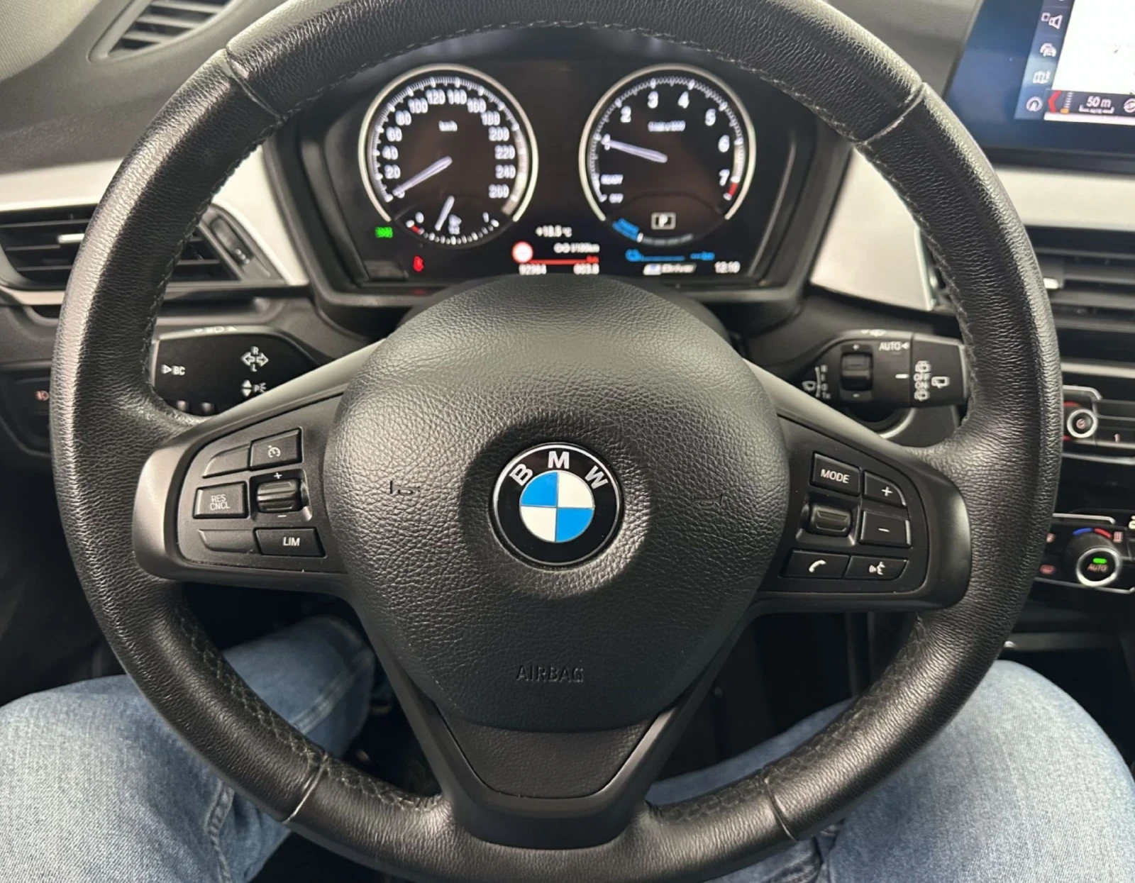 BMW X1 xDrive.25e.KAMERA 360.HEAD-UP. NAVI.LED - изображение 9