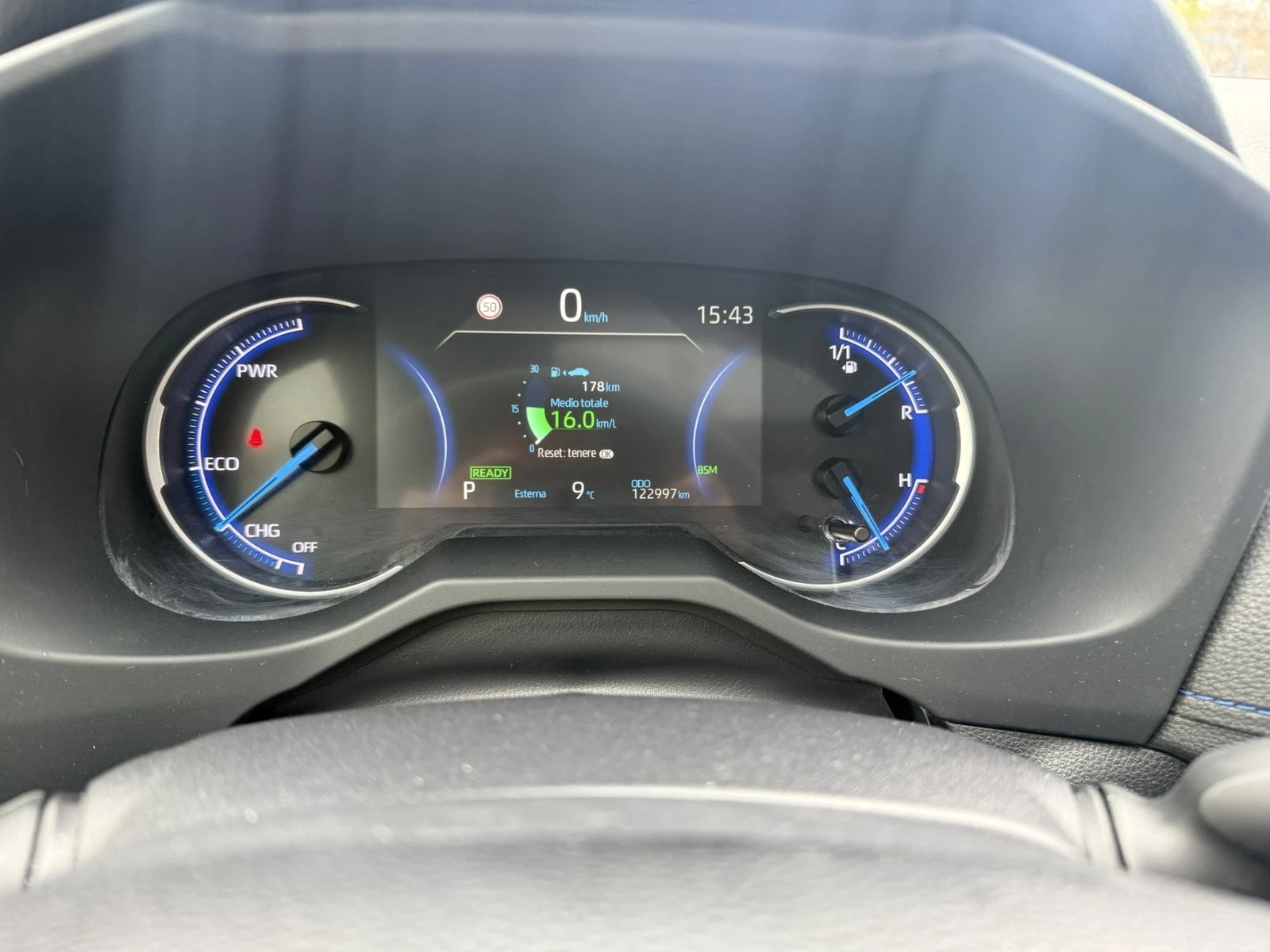 Toyota Rav4 Hybrid  Luxury , снимка 17 - Автомобили и джипове - 54081843