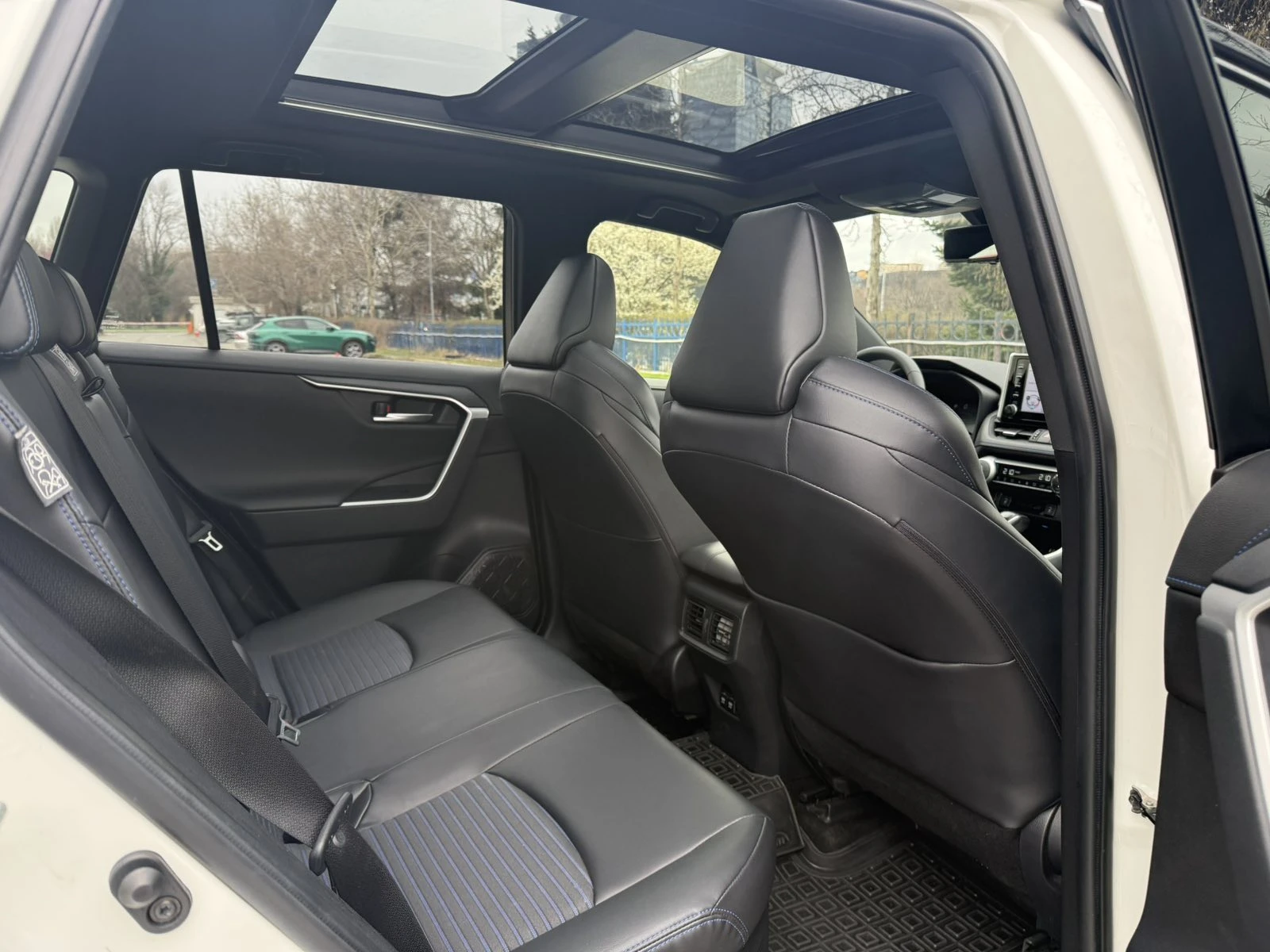 Toyota Rav4 Hybrid  Luxury , снимка 10 - Автомобили и джипове - 54081843