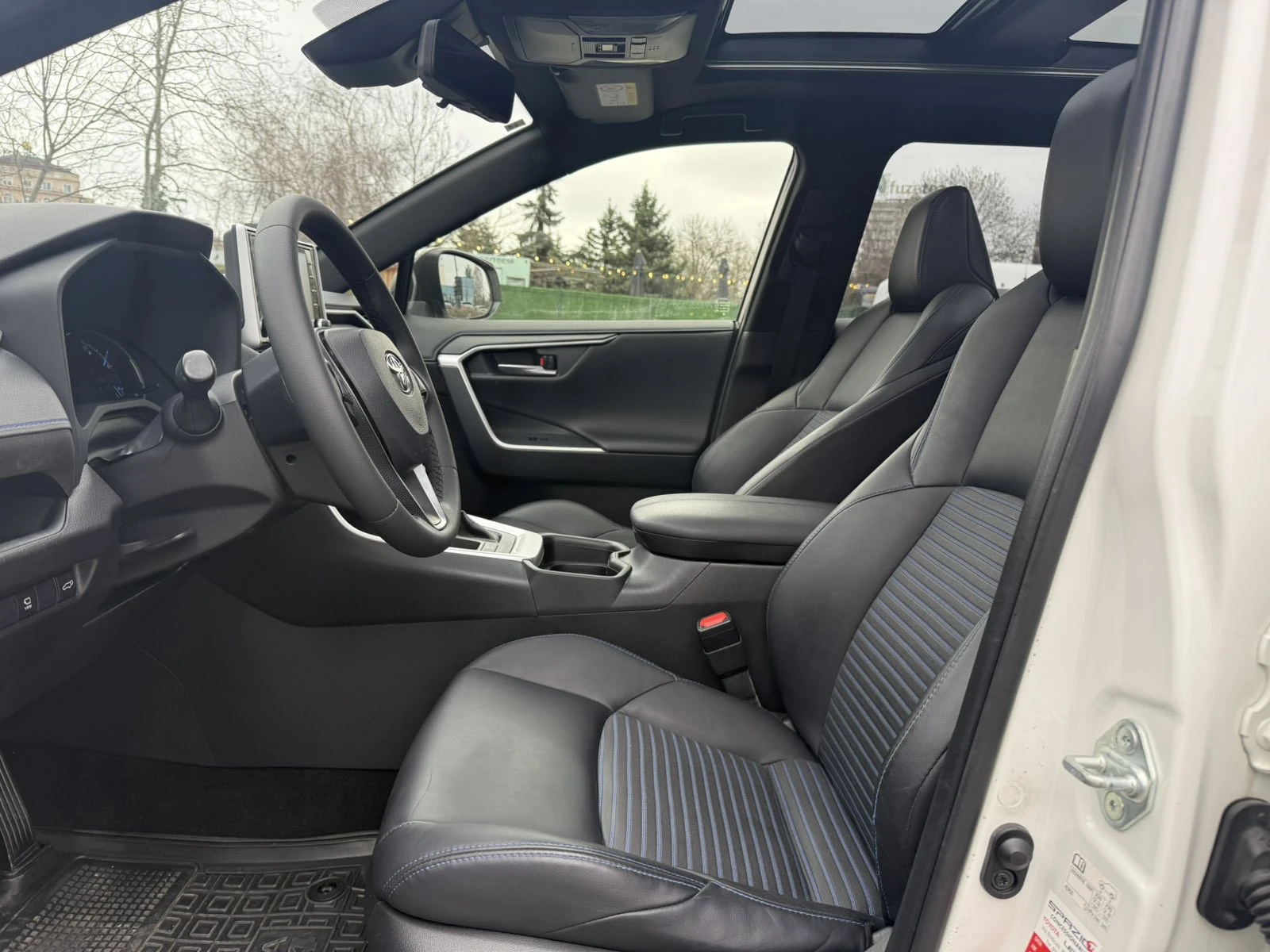 Toyota Rav4 Hybrid  Luxury , снимка 12 - Автомобили и джипове - 54081843