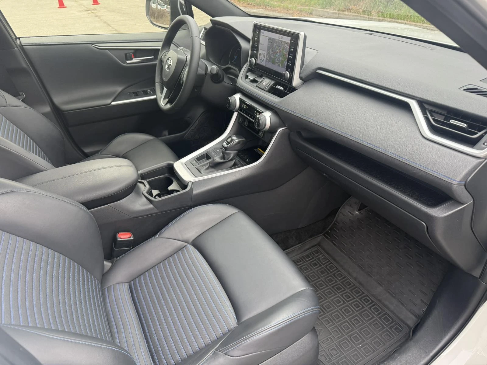 Toyota Rav4 Hybrid  Luxury , снимка 14 - Автомобили и джипове - 54081843