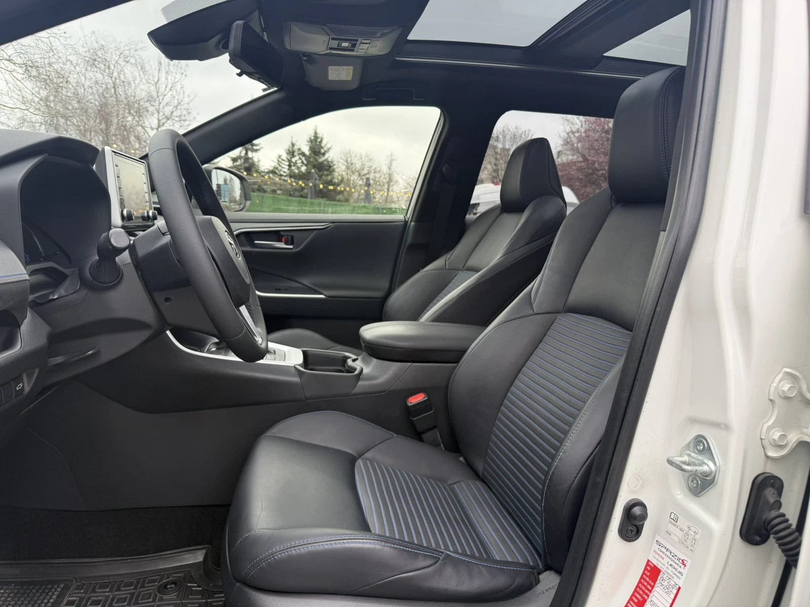 Toyota Rav4 Hybrid  Luxury , снимка 16 - Автомобили и джипове - 54081843