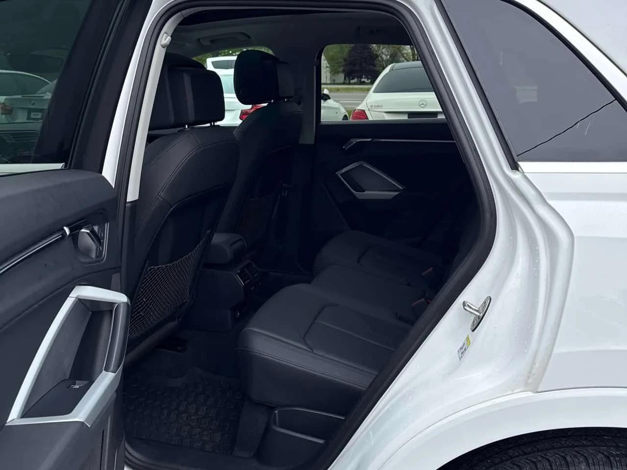 Audi Q3 Technik  CARFAX, снимка 17 - Автомобили и джипове - 54680871