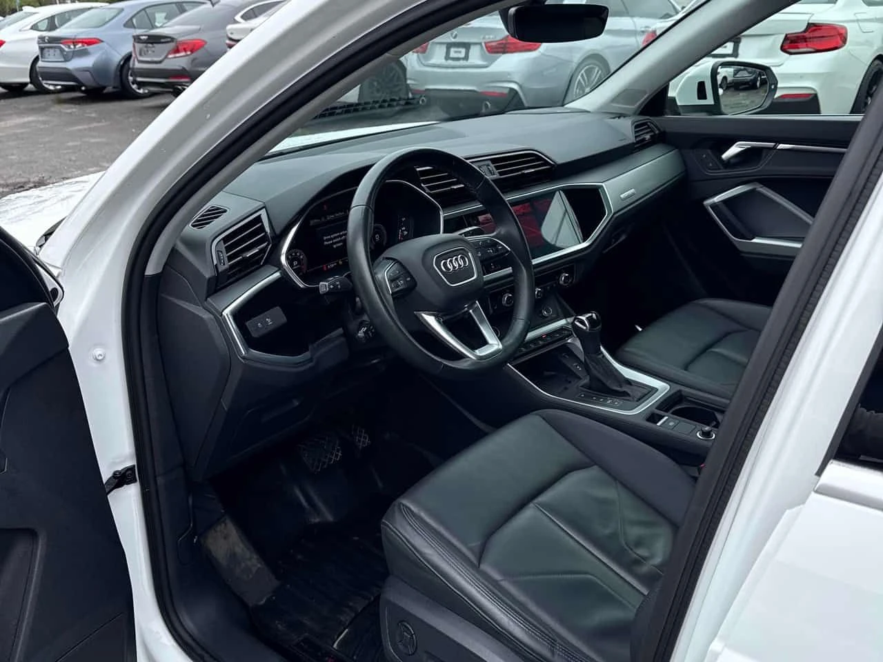 Audi Q3 Technik  CARFAX, снимка 5 - Автомобили и джипове - 54680871