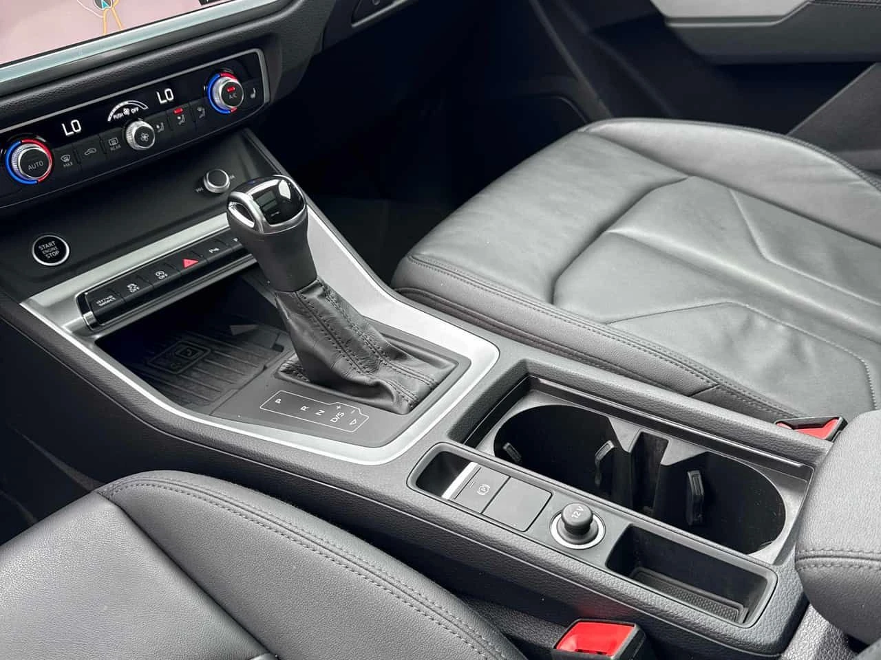 Audi Q3 Technik  CARFAX, снимка 14 - Автомобили и джипове - 54680871