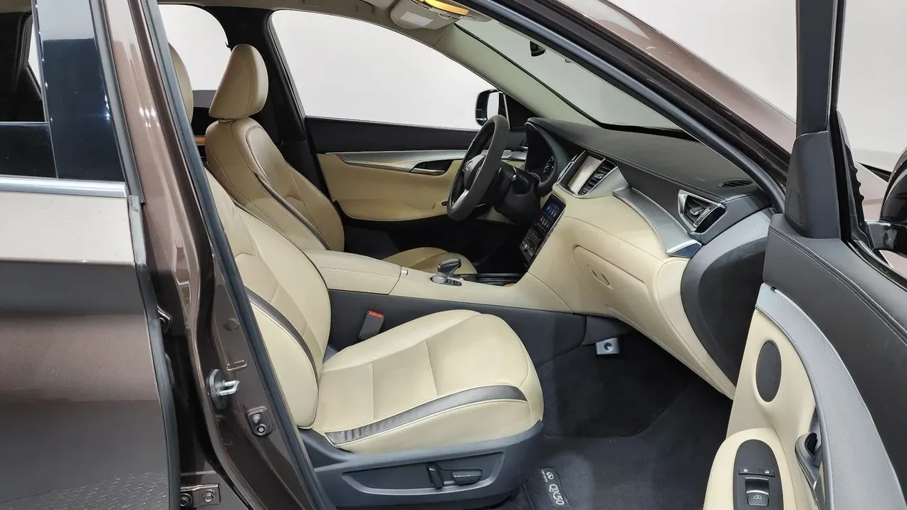 Infiniti QX50 2.0 Бензин Essential, снимка 11 - Автомобили и джипове - 54970010