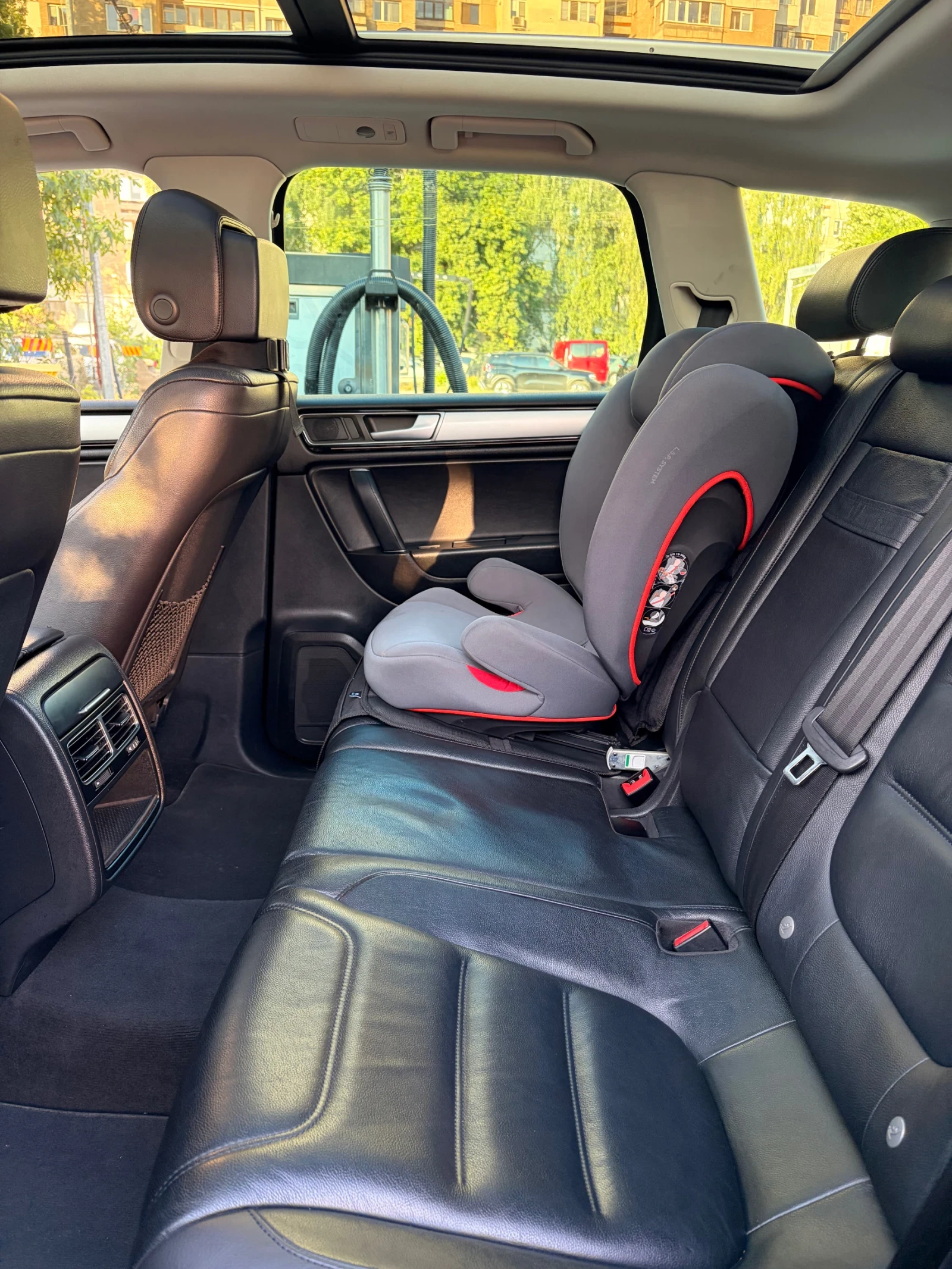 VW Touareg 3.0 TDI, снимка 11 - Автомобили и джипове - 55860560