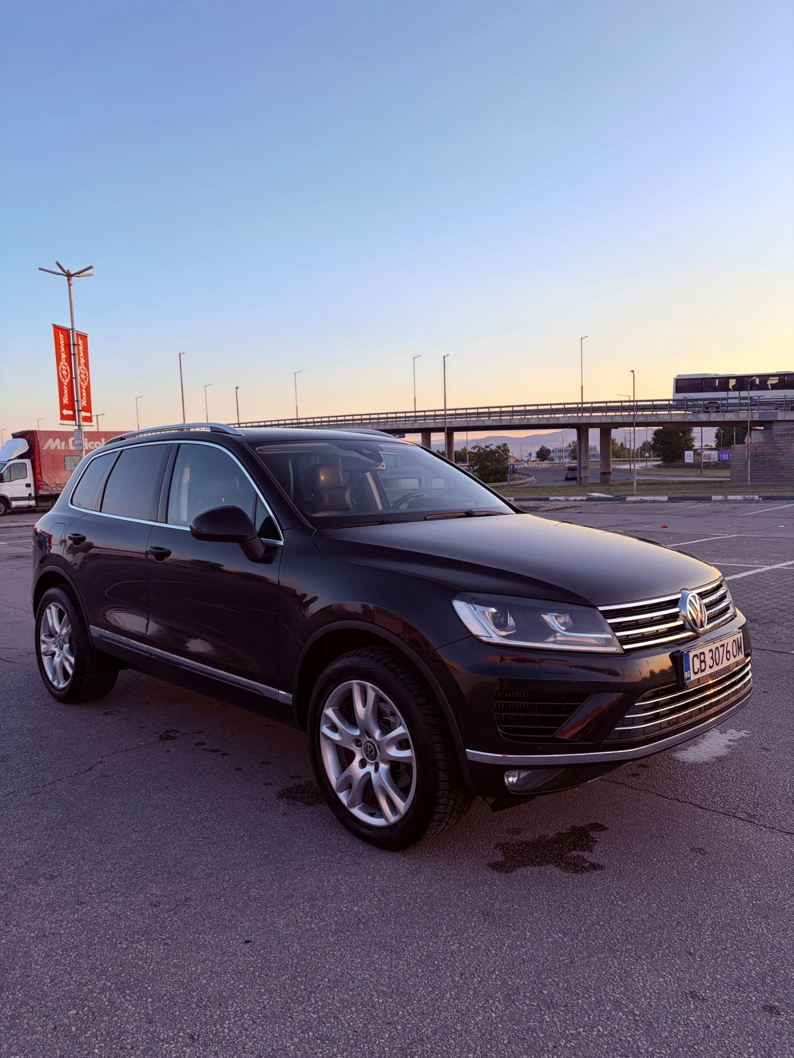 VW Touareg 3.0 TDI, снимка 2 - Автомобили и джипове - 55860560