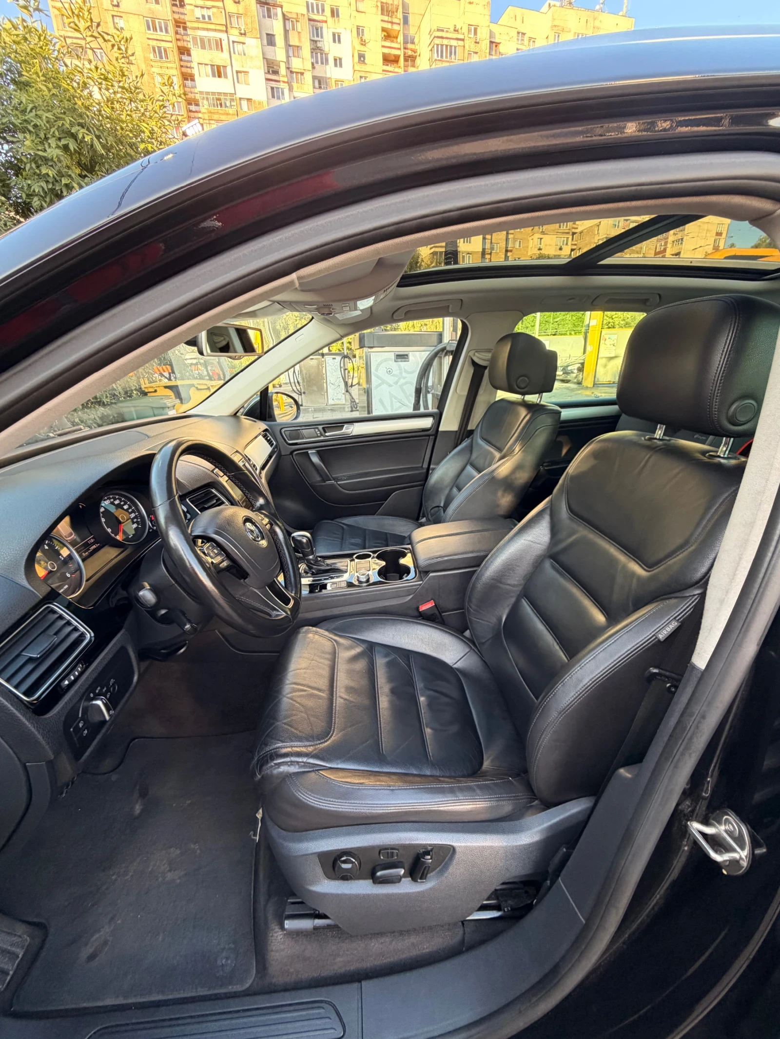VW Touareg 3.0 TDI, снимка 10 - Автомобили и джипове - 55860560