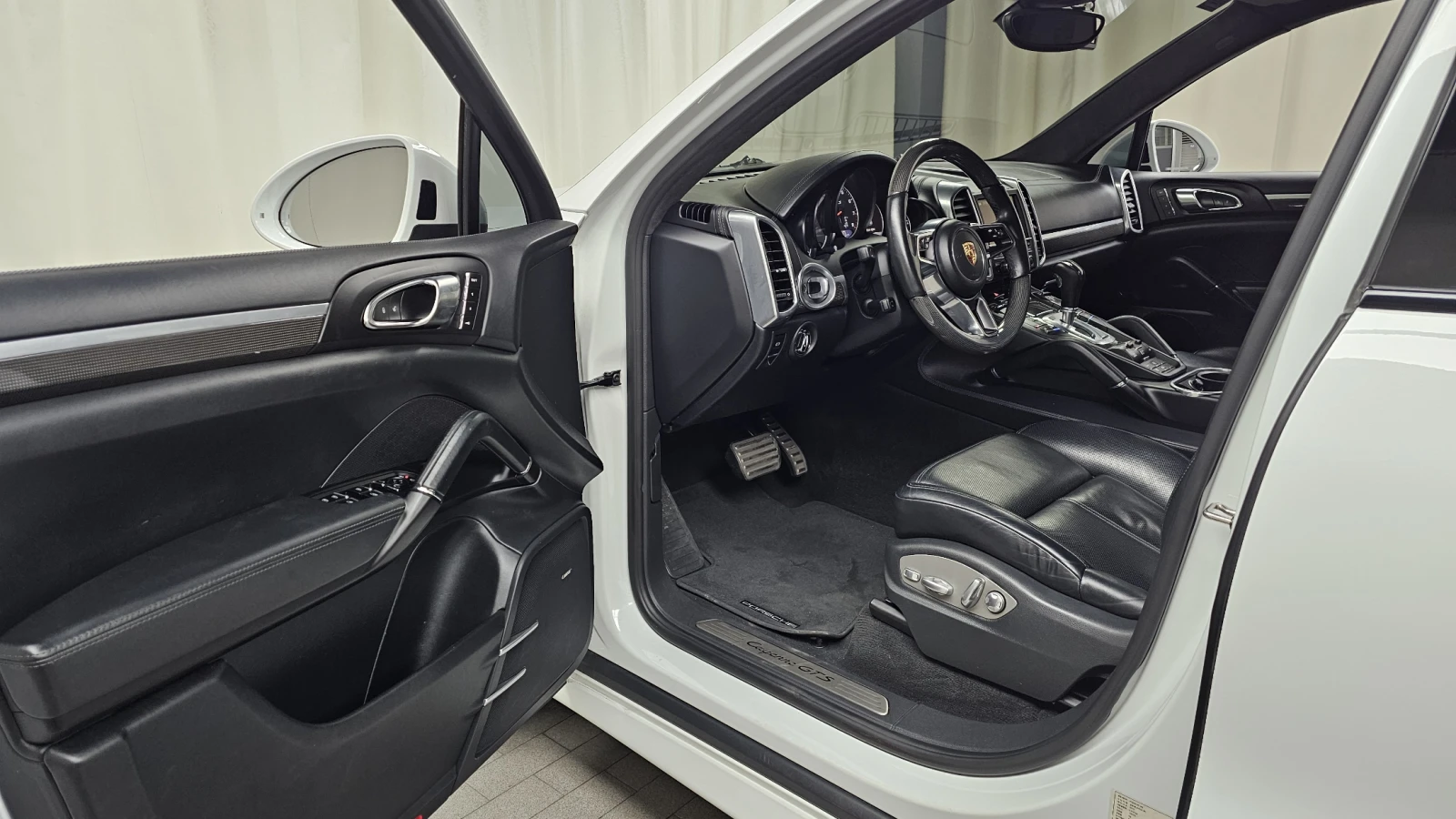 Porsche Cayenne GTS* BOSE* SOFT CLOSE* ЕЛ. БАГАЖНИК* КРАЙНА ЦЕНА, снимка 10 - Автомобили и джипове - 55983874