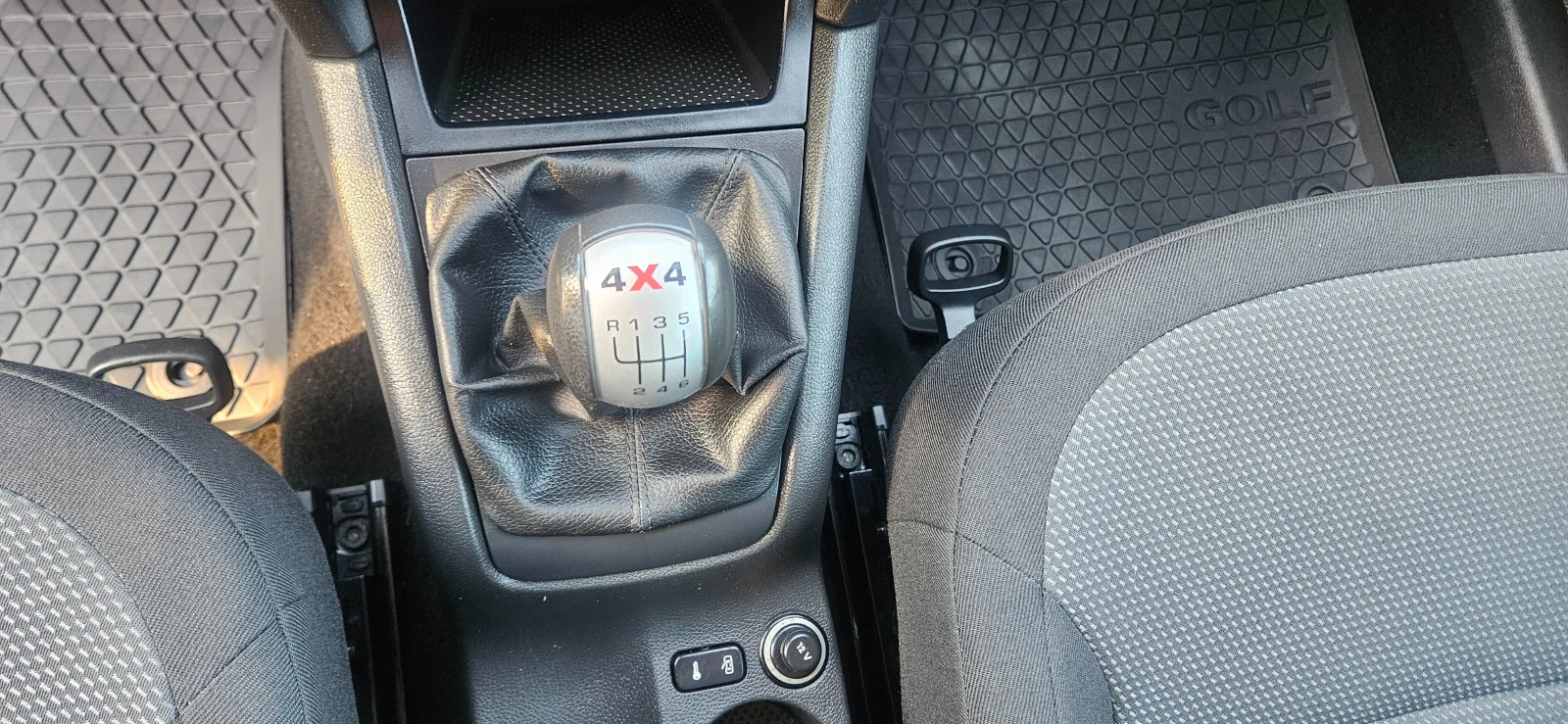 Skoda Yeti 2.0 TDI, 4×4, снимка 13 - Автомобили и джипове - 56226172